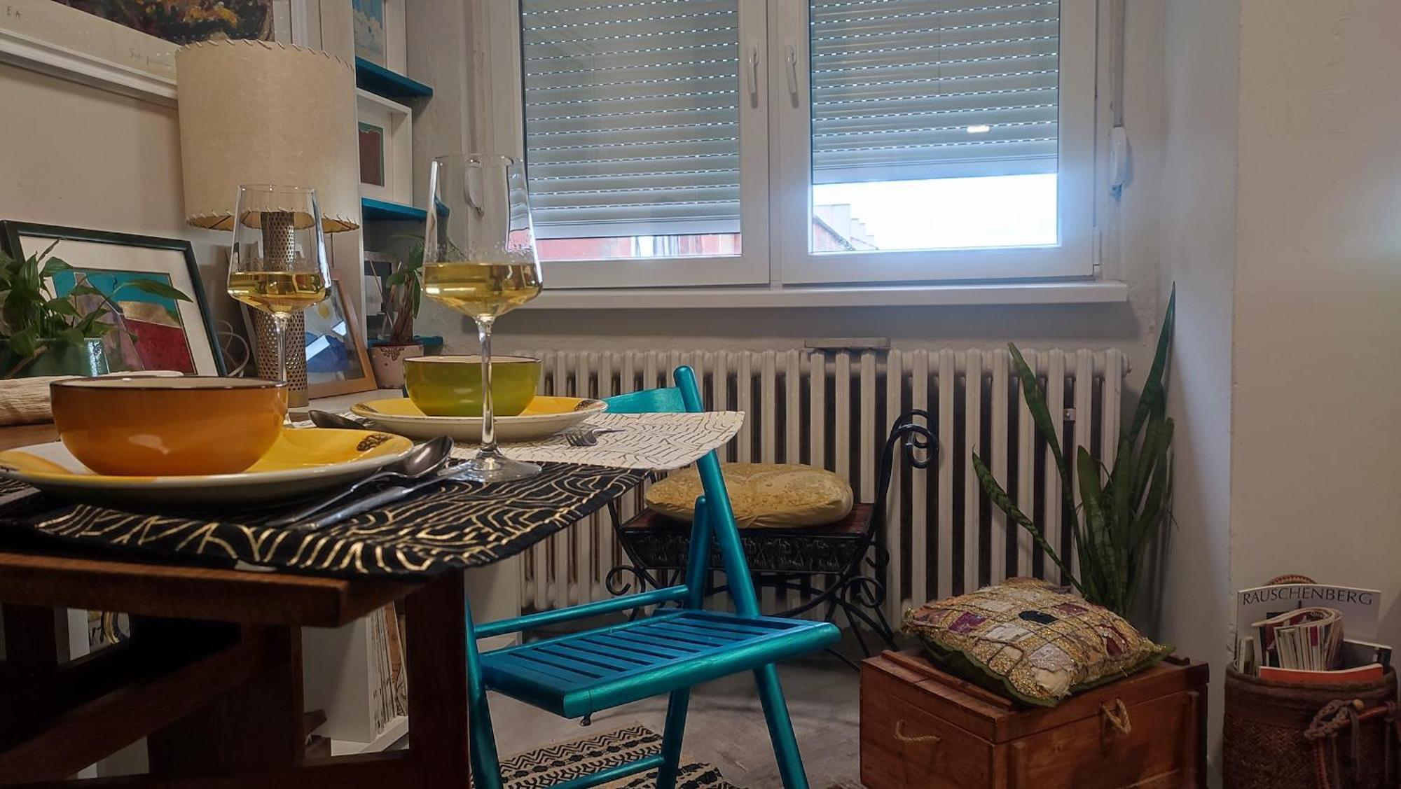 Blue Sparrow, Center Belgrado