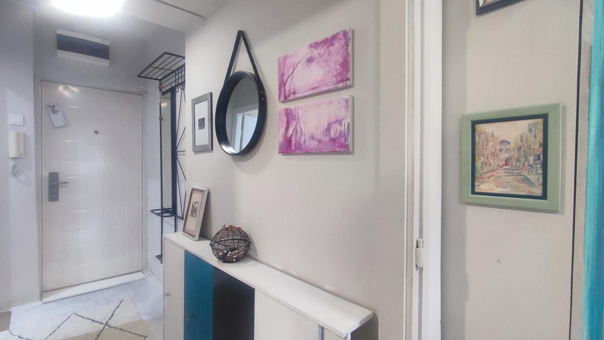 Blue Sparrow, Center Apartment *