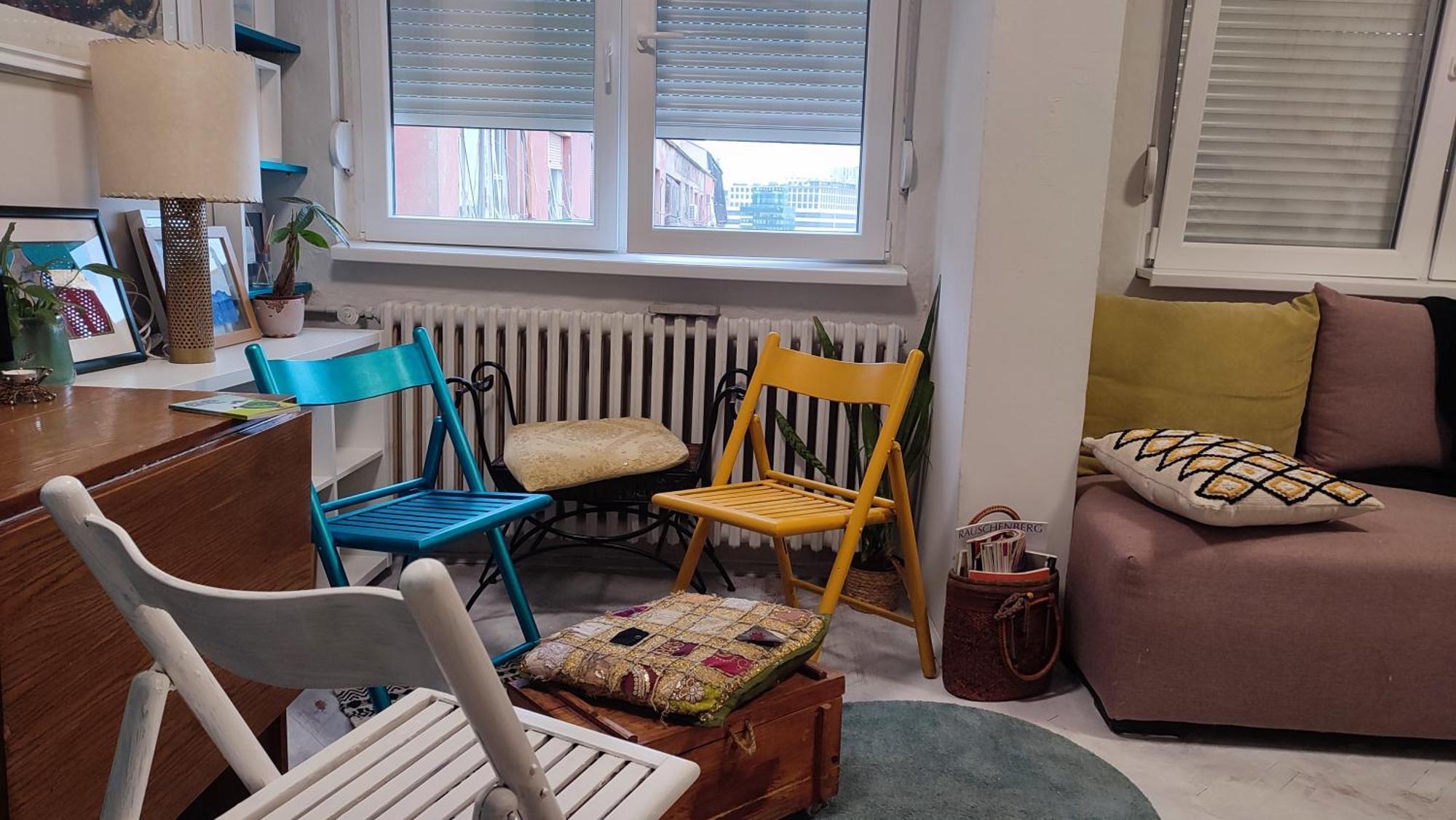 Blue Sparrow, Center Apartment