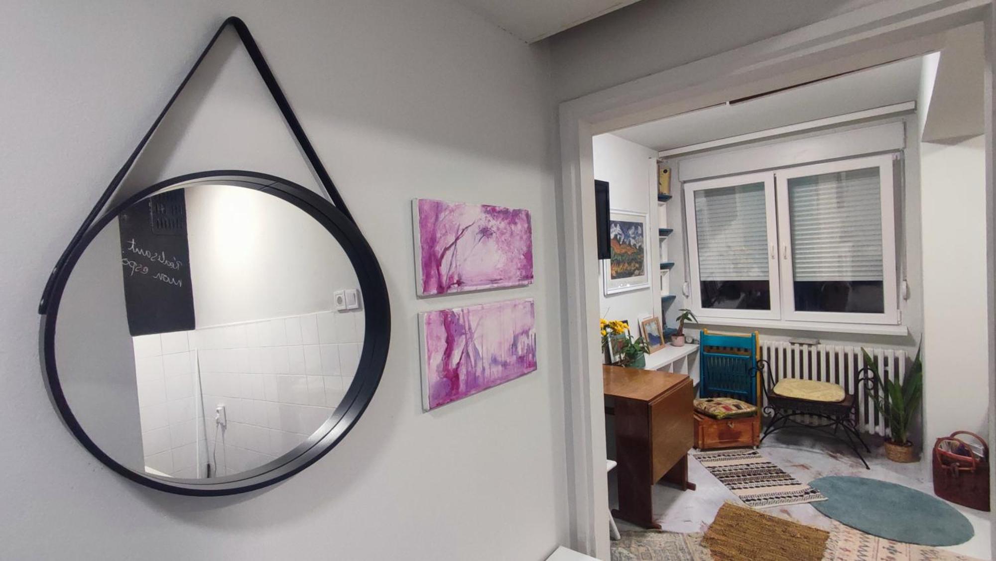 Blue Sparrow, Center Apartment *